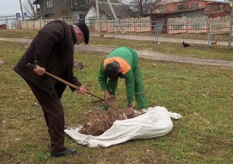 Профсоюзные активисты в Кореличах вышли на субботник