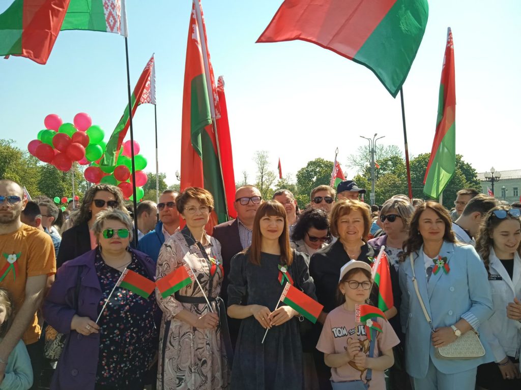 Митинг, посвященный Дню Государственного флага, Государственного герба и  Государственного гимна Республики Беларусь прошёл в Гродно на площади  Ленина. - ГРОДНЕНСКОЕ ОБЛАСТНОЕ ОБЪЕДИНЕНИЕ ПРОФСОЮЗОВ