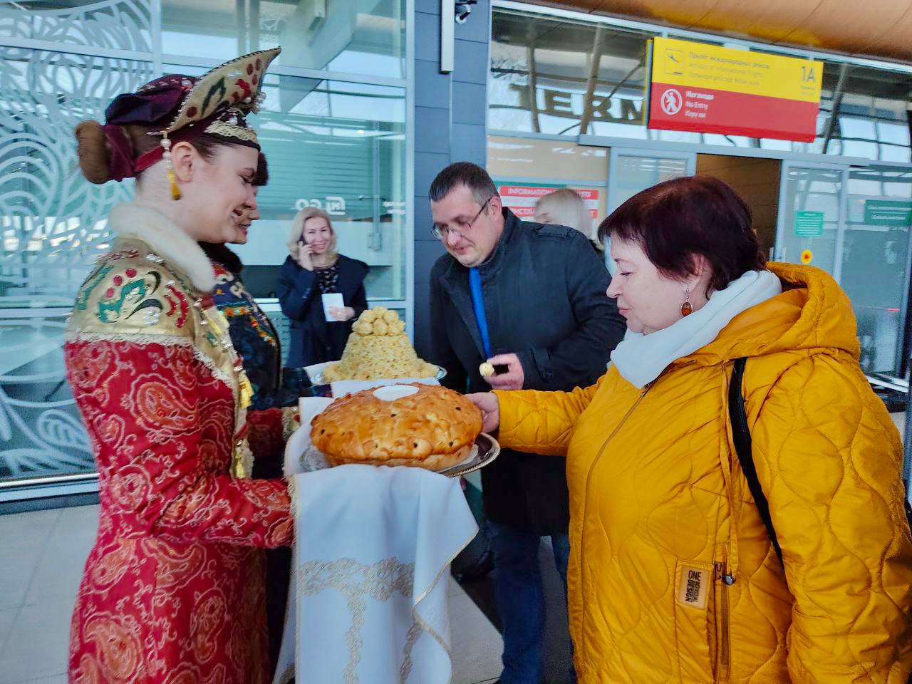 делегацию профсоюзов Гродненщины в Татарстане встречают хлебом-солью