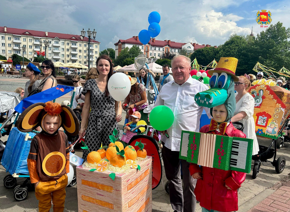 В преддверии Дня защиты детей жители областного центра стали участниками  традиционного парада детских колясок. - ГРОДНЕНСКОЕ ОБЛАСТНОЕ ОБЪЕДИНЕНИЕ  ПРОФСОЮЗОВ