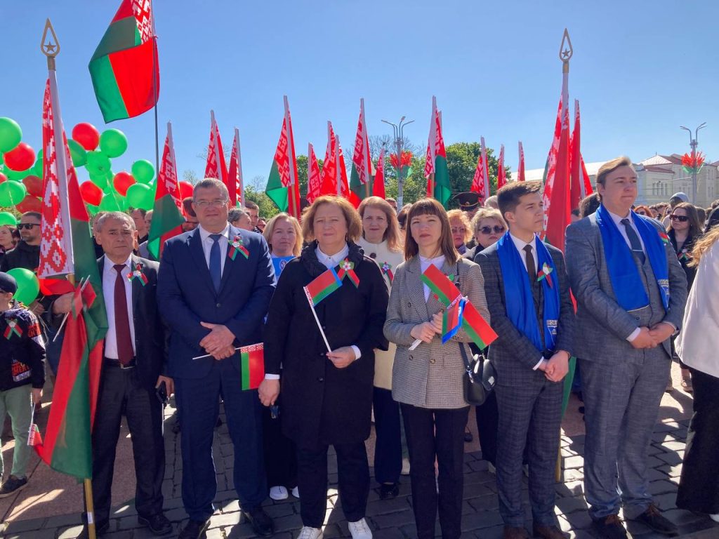 В Гродно прошел торжественный митинг, посвященный Дню Государственных флага, герба и гимна Республики Беларусь