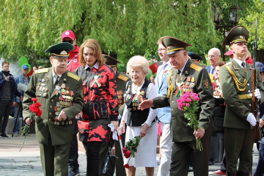 В Гродно прошла церемония возложения цветов и венков к памятнику советским воинам и партизанам, погибшим в годы Великой Отечественной войны